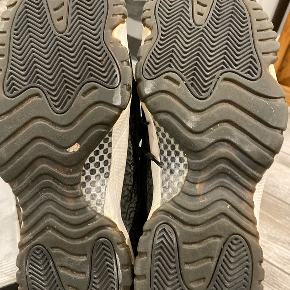 Air Jordan low top 11 retro 2002 release - Picture 3 of 3